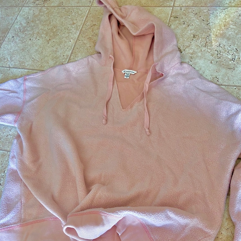AE v-neck hoodie
